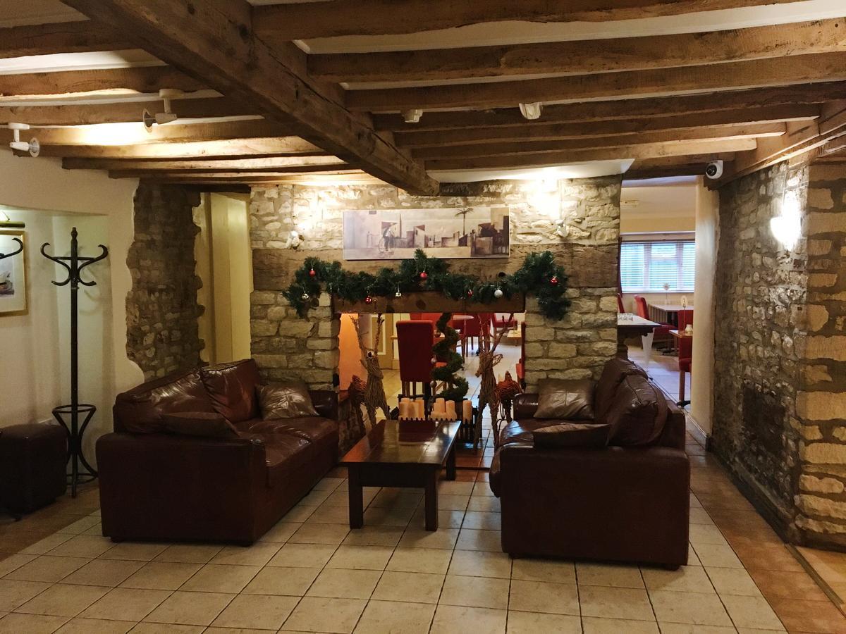 The Tally Ho Hotel - B&B Бицестер Екстериор снимка