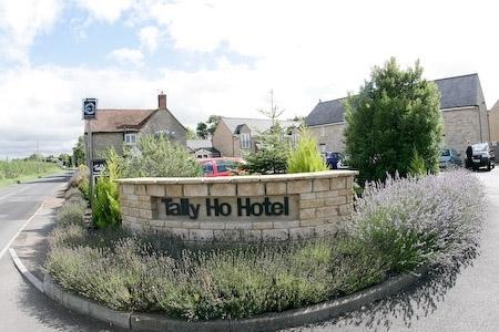 The Tally Ho Hotel - B&B Бицестер Екстериор снимка