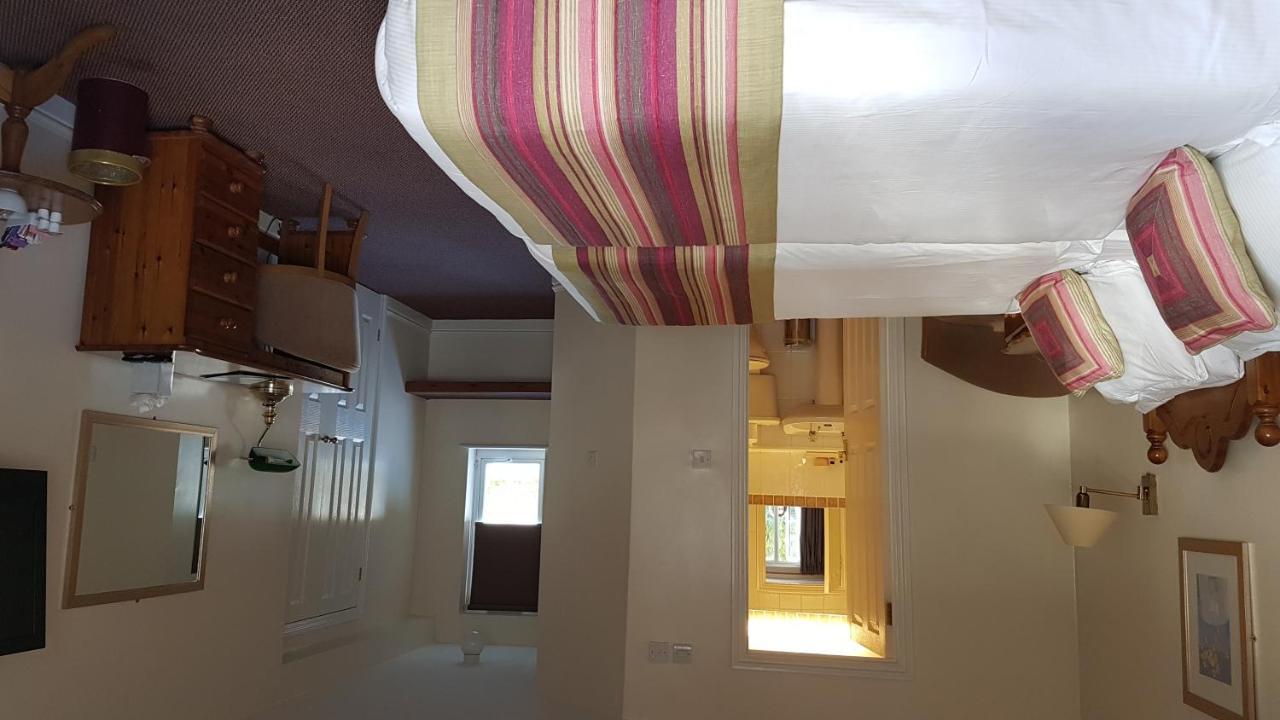 The Tally Ho Hotel - B&B Бицестер Екстериор снимка